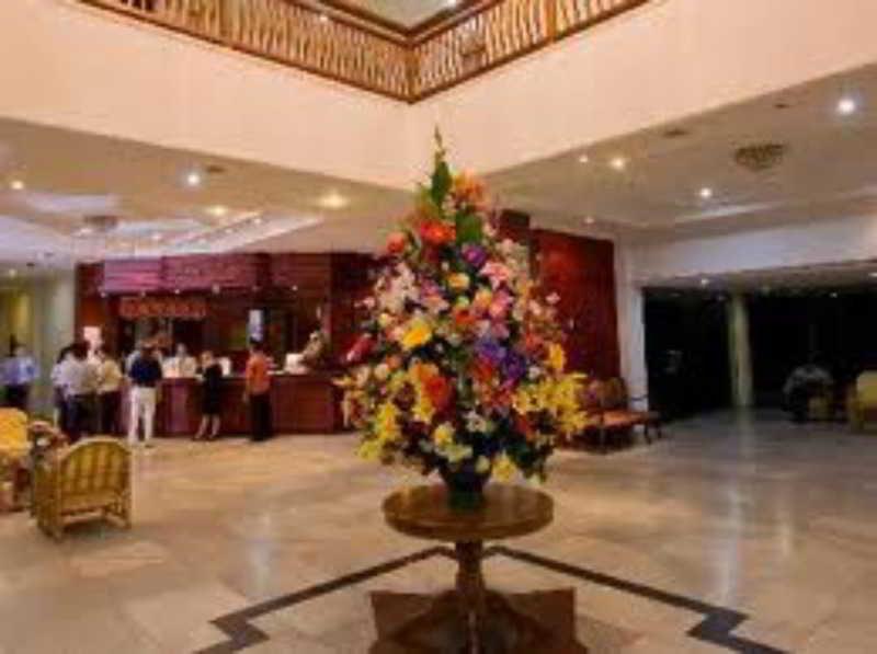 Travellers Suites Serviced Apartments Медан Екстериор снимка
