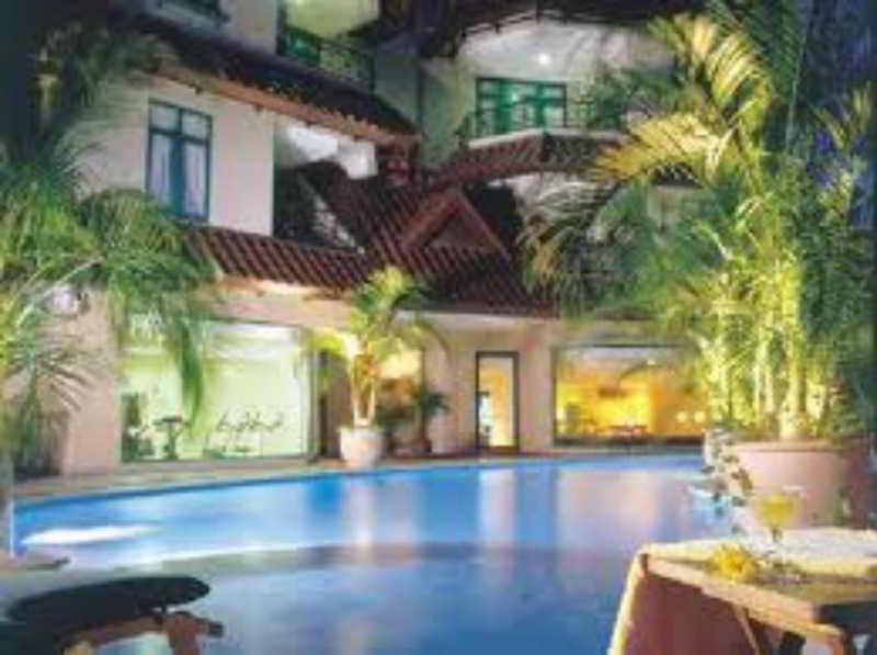 Travellers Suites Serviced Apartments Медан Екстериор снимка