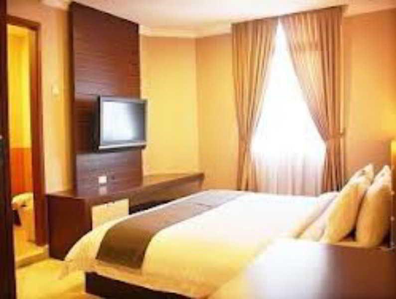 Travellers Suites Serviced Apartments Медан Екстериор снимка