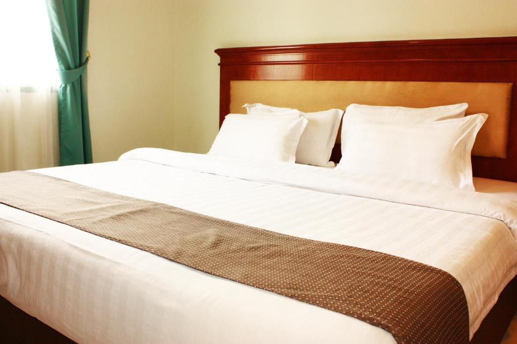 Travellers Suites Serviced Apartments Медан Стая снимка