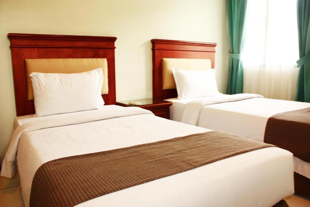 Travellers Suites Serviced Apartments Медан Стая снимка