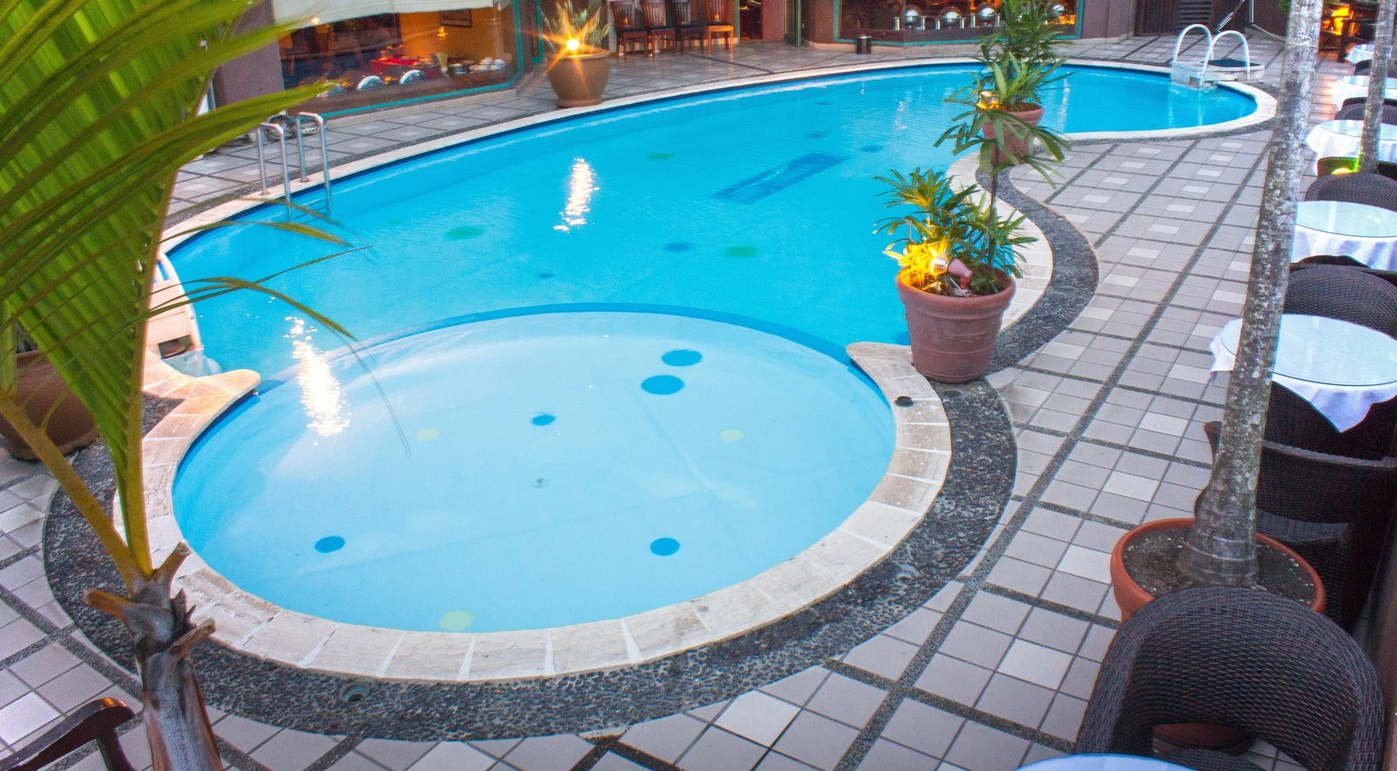 Travellers Suites Serviced Apartments Медан Екстериор снимка